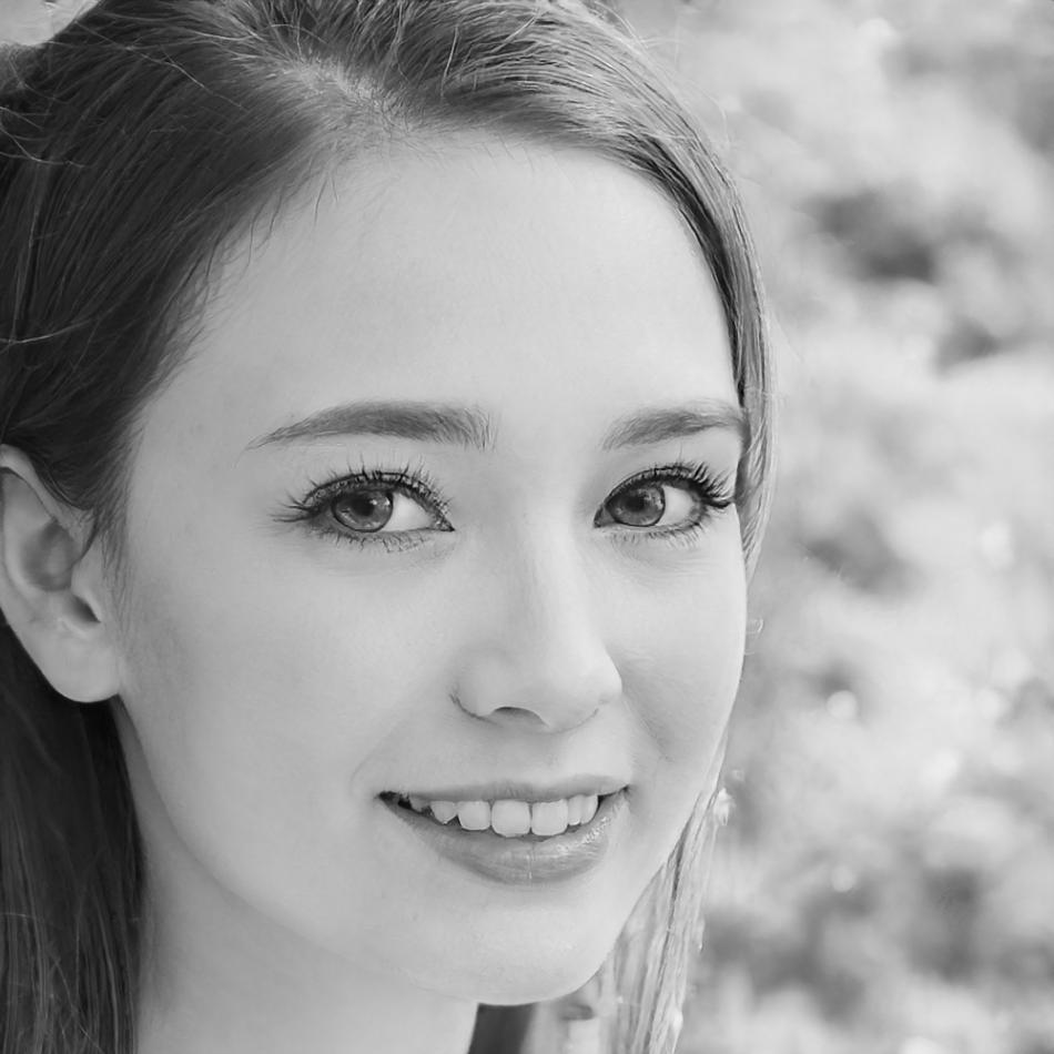 Portrait of Min-jung Hwang, Financial Services Manager